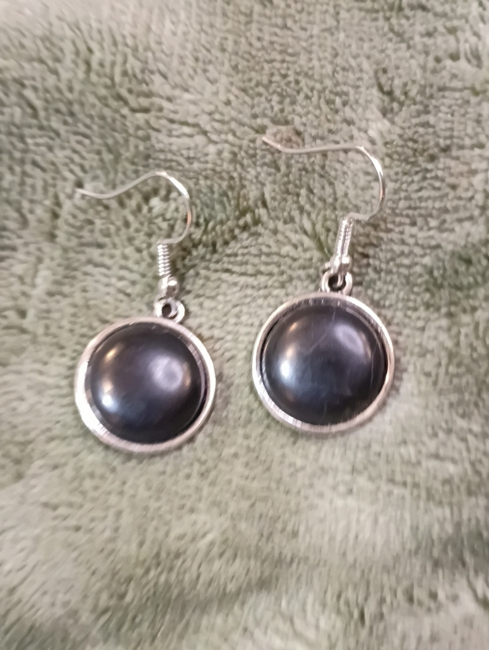 Source Unknown Black and Silver Round Drop Earrings